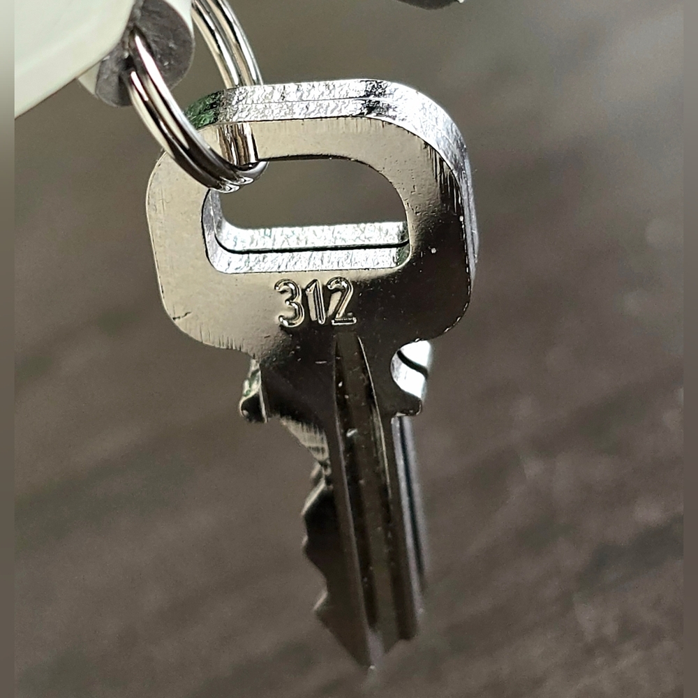 Louis Vuitton Ivory Epi Bowling Montaigne PM With Silver Lock And Two Keys - Picture 15 of 16